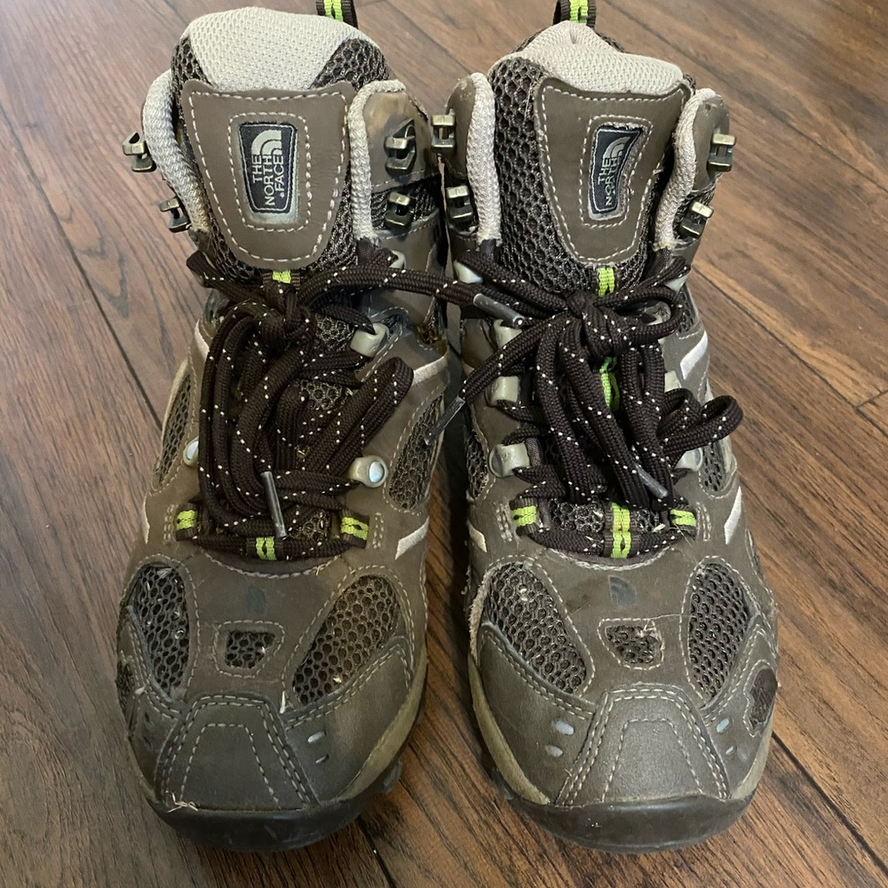 Women’s North Face hiking boots